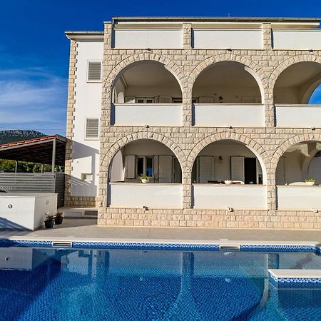 Villa Relax - Beautiful Apartment With Heated Saltwater Pool & Jacuzzi Kaštela Kültér fotó