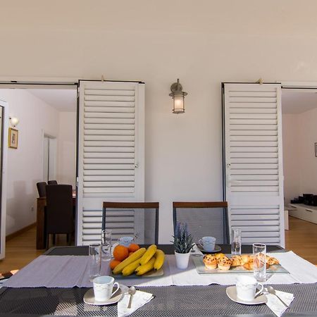 Villa Relax - Beautiful Apartment With Heated Saltwater Pool & Jacuzzi Kaštela Kültér fotó