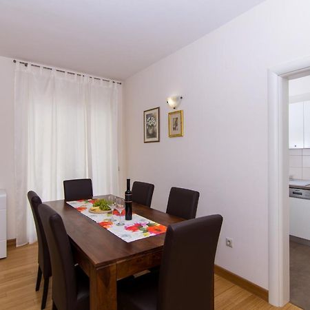 Villa Relax - Beautiful Apartment With Heated Saltwater Pool & Jacuzzi Kaštela Kültér fotó