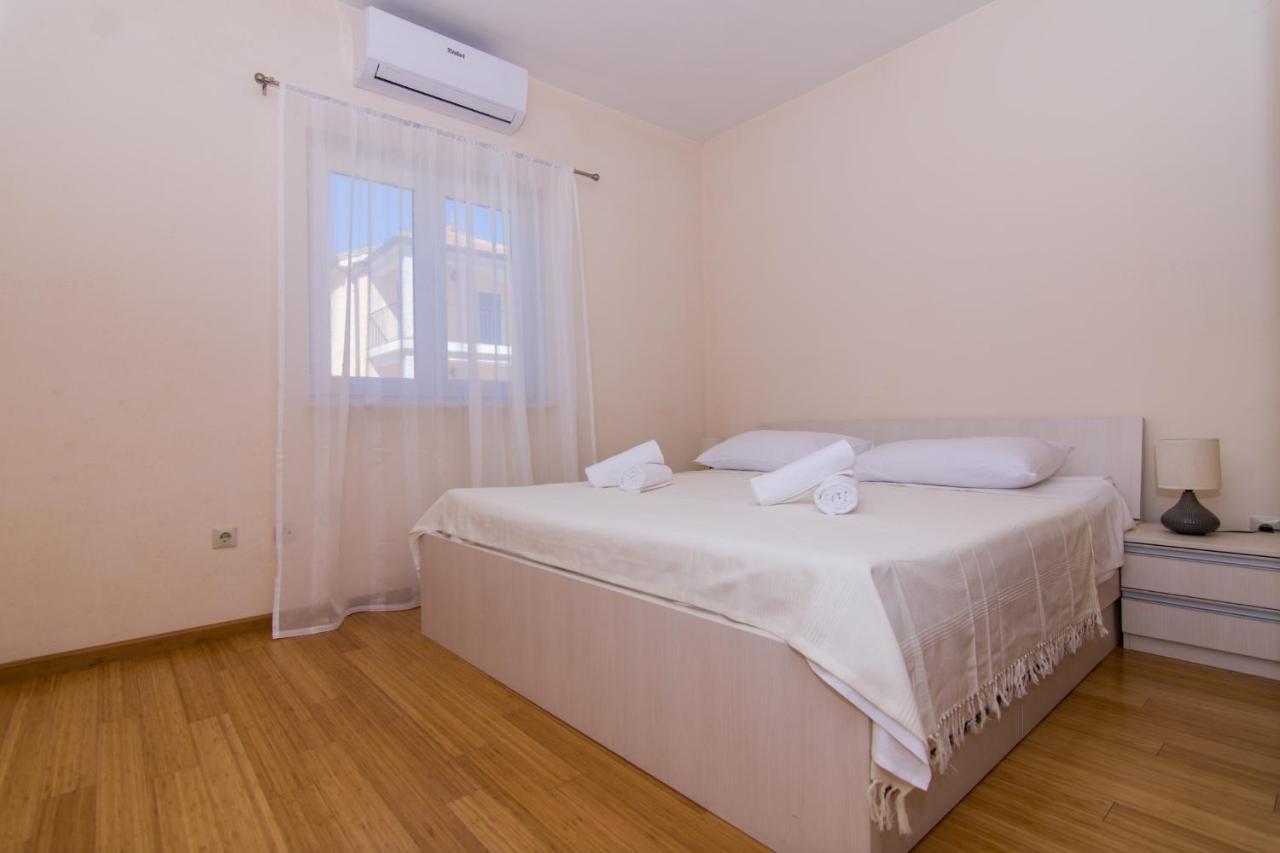 Villa Relax - Beautiful Apartment With Heated Saltwater Pool & Jacuzzi Kaštela Kültér fotó