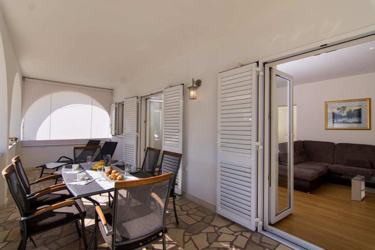 Villa Relax - Beautiful Apartment With Heated Saltwater Pool & Jacuzzi Kaštela Kültér fotó