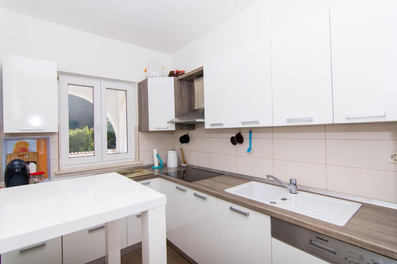 Villa Relax - Beautiful Apartment With Heated Saltwater Pool & Jacuzzi Kaštela Kültér fotó
